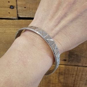 Vintage 1950s/60s Crown Trifari silvertone "X" bangle bracelet